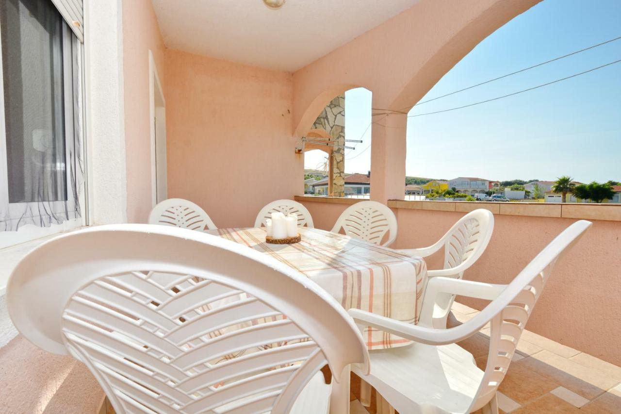 Stefi Apartment Vir